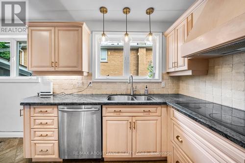 424 Targa Road, Mississauga (Cooksville), ON - Indoor Photo Showing Kitchen With Double Sink