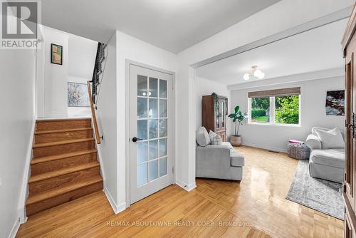 424 Targa Road, Mississauga (Cooksville), ON - Indoor Photo Showing Living Room