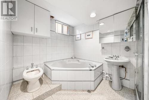 424 Targa Road, Mississauga (Cooksville), ON - Indoor Photo Showing Bathroom