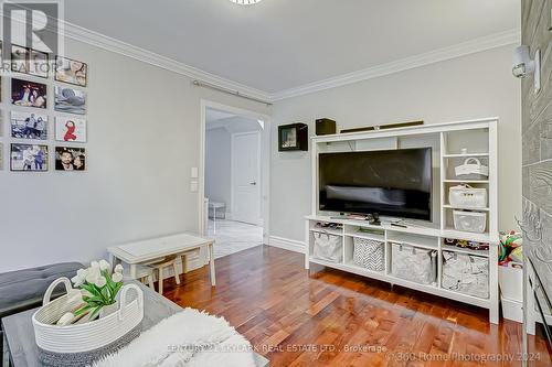 257 Centre Street, Brampton (Brampton North), ON - Indoor Photo Showing Living Room