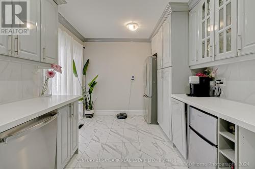 257 Centre Street, Brampton (Brampton North), ON - Indoor Photo Showing Kitchen