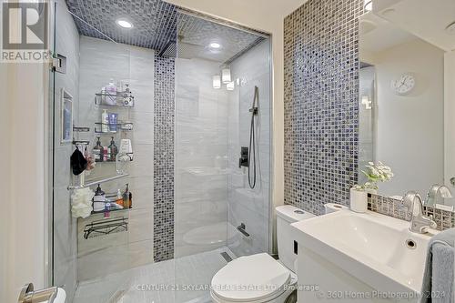 257 Centre Street, Brampton (Brampton North), ON - Indoor Photo Showing Bathroom