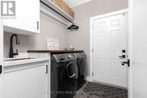 450 Fowlers Road, Huntsville, ON - Indoor Photo Showing Laundry Room