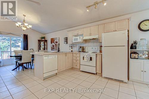 37 Peach Street E, Tillsonburg, ON - Indoor Photo Showing Kitchen