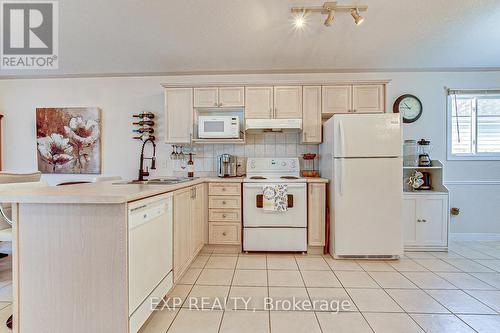 37 Peach Street E, Tillsonburg, ON - Indoor Photo Showing Kitchen