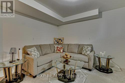 37 Peach Street E, Tillsonburg, ON - Indoor Photo Showing Living Room