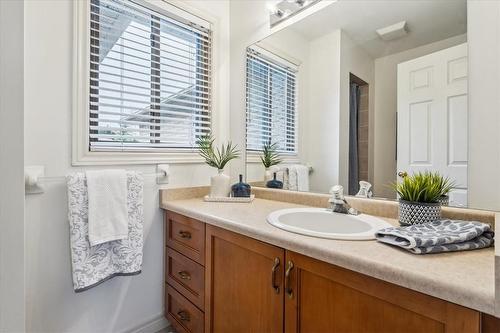 1261 Stephenson Drive, Burlington, ON - Indoor Photo Showing Bathroom