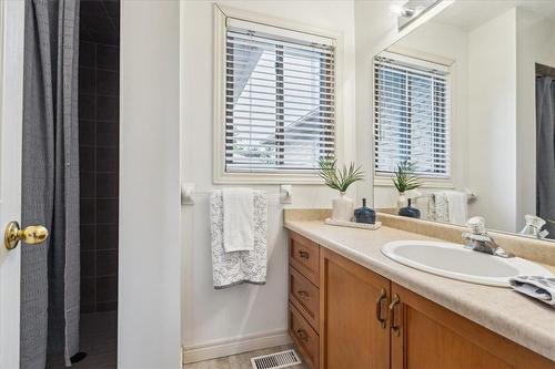 1261 Stephenson Drive, Burlington, ON - Indoor Photo Showing Bathroom