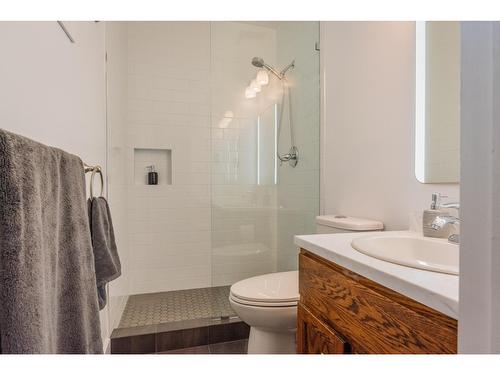 1415 Earl Street, Rossland, BC - Indoor Photo Showing Bathroom