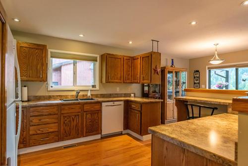 1415 Earl Street, Rossland, BC - Indoor Photo Showing Kitchen With Double Sink