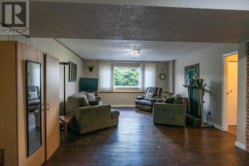 1415 Earl Street, Rossland, BC - Indoor Photo Showing Living Room