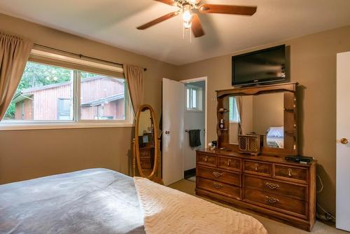 1415 Earl Street, Rossland, BC - Indoor Photo Showing Bedroom