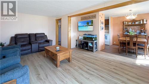 109 Meadows Drive, Bentinck Twp, ON - Indoor Photo Showing Living Room