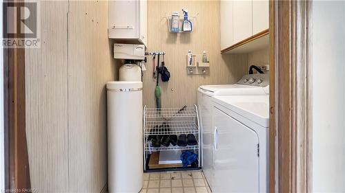 109 Meadows Drive, Bentinck Twp, ON - Indoor Photo Showing Laundry Room