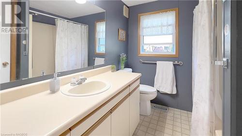 109 Meadows Drive, Bentinck Twp, ON - Indoor Photo Showing Bathroom