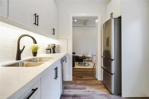 5 Florence Street, Hamilton, ON - Indoor Photo Showing Kitchen With Double Sink With Upgraded Kitchen