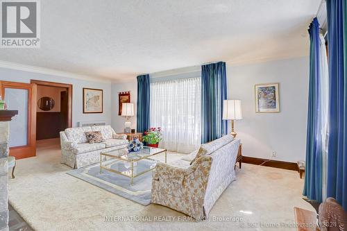 2 Taylor Drive, Toronto (East York), ON - Indoor Photo Showing Living Room