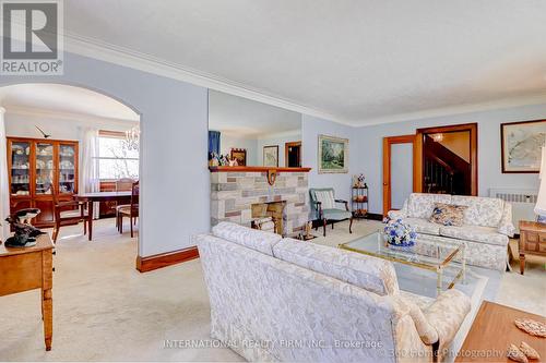 2 Taylor Drive, Toronto (East York), ON - Indoor Photo Showing Living Room