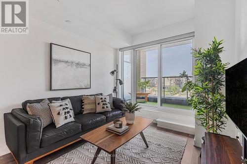 229 - 100 Eagle Rock Way, Vaughan, ON - Indoor Photo Showing Living Room