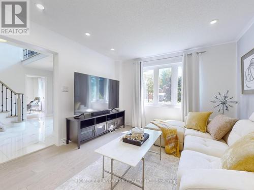 28 Holly Meadow Road, Barrie (Holly), ON - Indoor Photo Showing Living Room