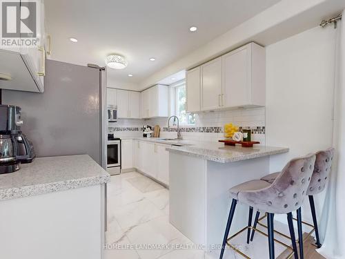 28 Holly Meadow Road, Barrie (Holly), ON - Indoor Photo Showing Kitchen