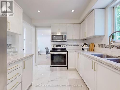 28 Holly Meadow Road, Barrie (Holly), ON - Indoor Photo Showing Kitchen With Double Sink