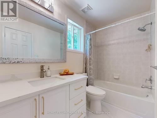 28 Holly Meadow Road, Barrie (Holly), ON - Indoor Photo Showing Bathroom