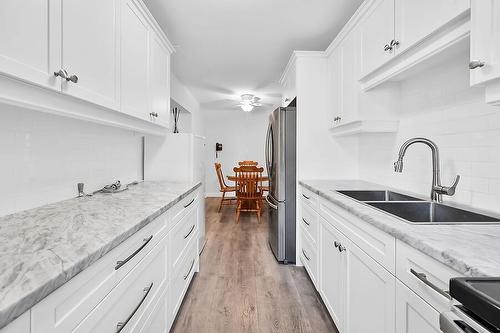 9 Grant Boulevard|Unit #107, Dundas, ON - Indoor Photo Showing Kitchen With Double Sink With Upgraded Kitchen