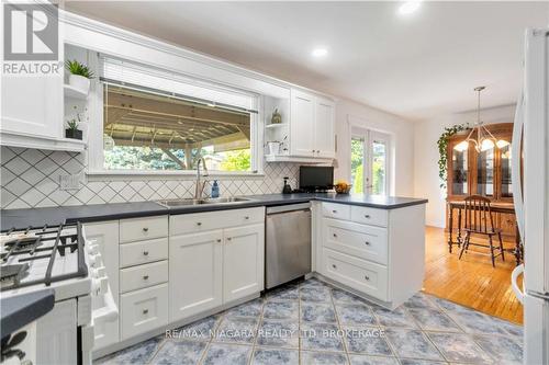 6966 Waterloo Drive, Niagara Falls, ON - Indoor Photo Showing Kitchen With Double Sink