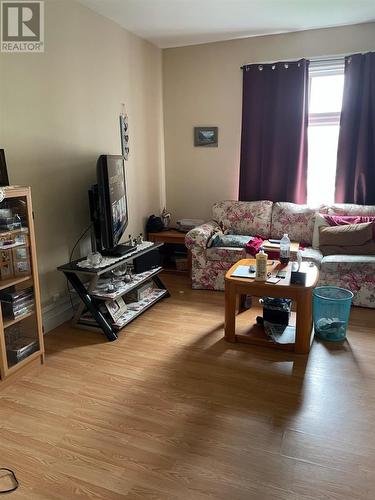 160 Bruce St, Sault Ste. Marie, ON - Indoor Photo Showing Living Room