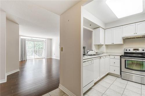 100 Burloak Drive|Unit #2405, Burlington, ON - Indoor Photo Showing Kitchen