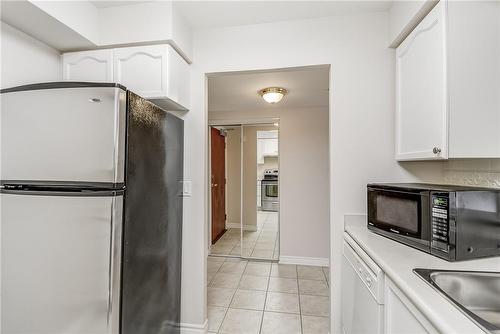 100 Burloak Drive|Unit #2405, Burlington, ON - Indoor Photo Showing Kitchen