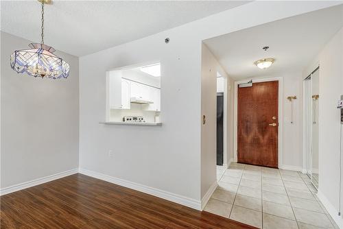 100 Burloak Drive|Unit #2405, Burlington, ON - Indoor Photo Showing Other Room