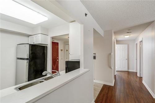 100 Burloak Drive|Unit #2405, Burlington, ON - Indoor Photo Showing Other Room