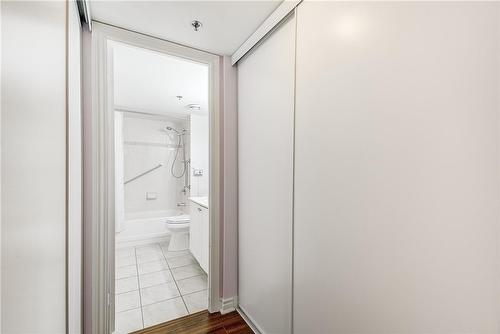 100 Burloak Drive|Unit #2405, Burlington, ON - Indoor Photo Showing Bathroom