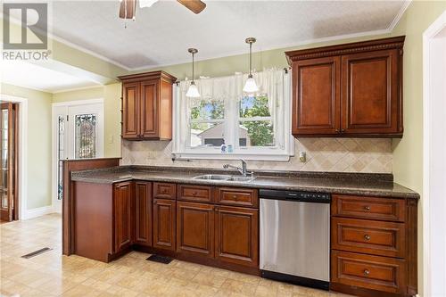 77 North Augusta Road, Brockville, ON - Indoor Photo Showing Kitchen With Double Sink