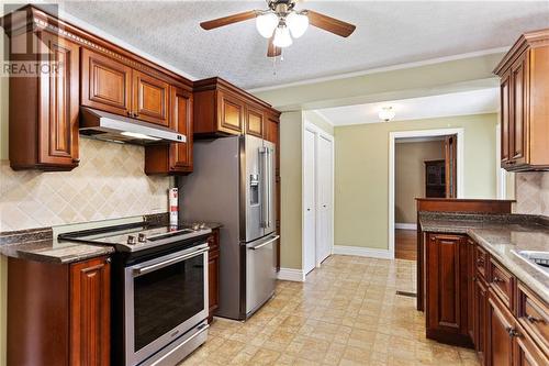 77 North Augusta Road, Brockville, ON - Indoor Photo Showing Kitchen With Double Sink