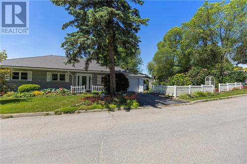 77 North Augusta Road, Brockville, ON - Outdoor