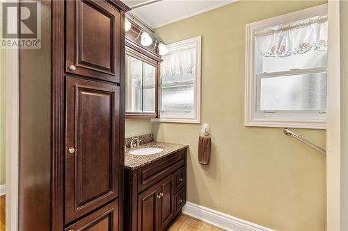 77 North Augusta Road, Brockville, ON - Indoor Photo Showing Bathroom