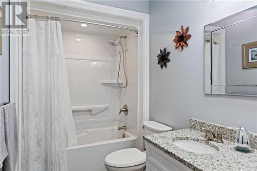 8 Billings Avenue W, South Dundas (702 - Iroquois), ON - Indoor Photo Showing Bathroom