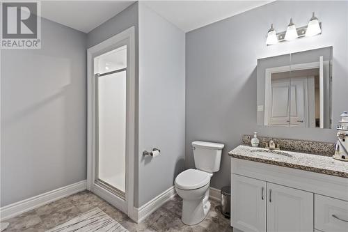 8 Billings Avenue W, South Dundas (702 - Iroquois), ON - Indoor Photo Showing Bathroom