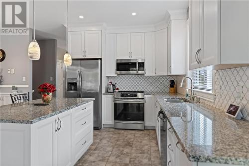 8 Billings Avenue W, South Dundas (702 - Iroquois), ON - Indoor Photo Showing Kitchen With Upgraded Kitchen