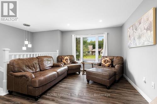 619 Pike Bay Road, Northern Bruce Peninsula, ON - Indoor Photo Showing Living Room