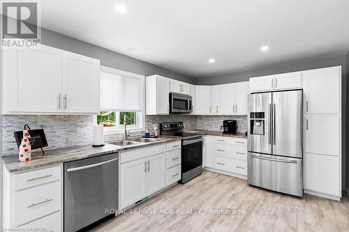 619 Pike Bay Road, Northern Bruce Peninsula, ON - Indoor Photo Showing Kitchen With Double Sink With Upgraded Kitchen