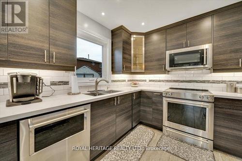 107 Clayton Crescent, Clarington (Bowmanville), ON - Indoor Photo Showing Kitchen With Double Sink