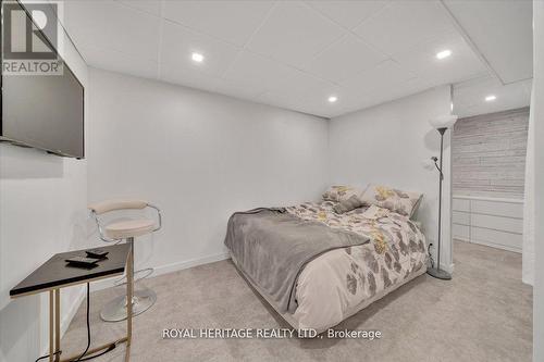 107 Clayton Crescent, Clarington, ON - Indoor Photo Showing Bedroom