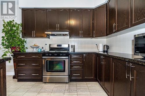 179 Glenabbey Drive, Clarington (Courtice), ON - Indoor Photo Showing Kitchen