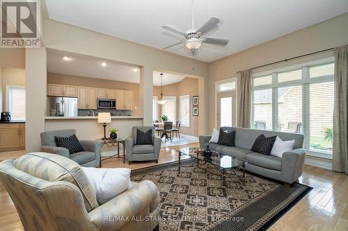 70 Arnie'S Chance, Whitchurch-Stouffville (Ballantrae), ON - Indoor Photo Showing Living Room