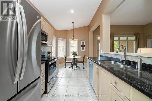 70 Arnie'S Chance, Whitchurch-Stouffville (Ballantrae), ON - Indoor Photo Showing Kitchen With Double Sink With Upgraded Kitchen