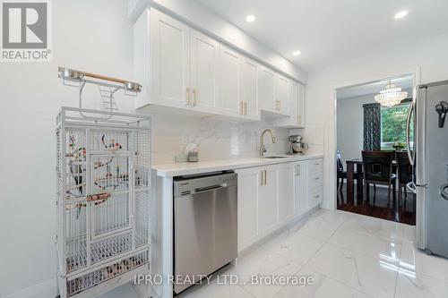 2963 Gulfstream Way, Mississauga, ON - Indoor Photo Showing Kitchen